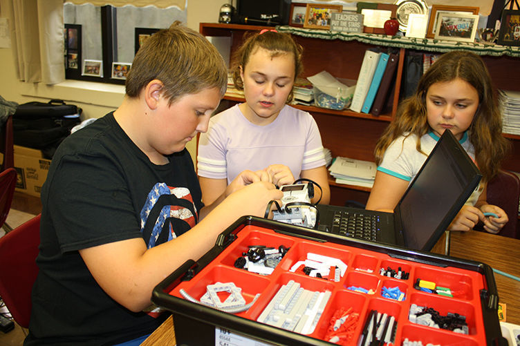 Saint Mary students participate in STEM day